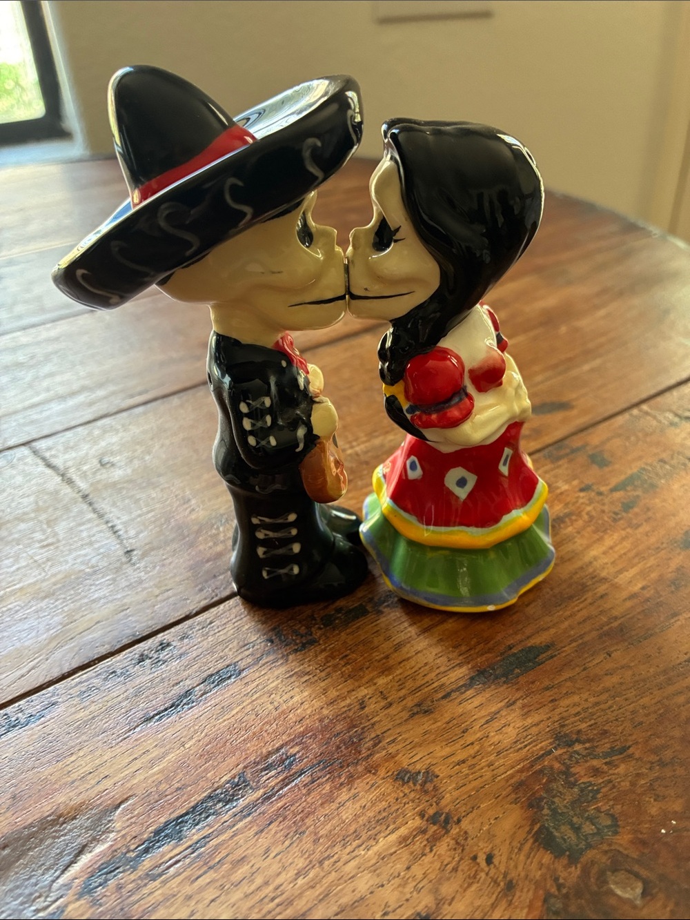 Kissing Couple Ceramic Salt & Pepper Shakers - Black & Red Folk Design